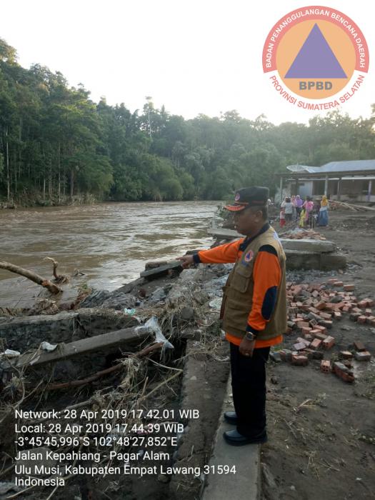 Kepala BPBD Provinsi Sumatera Selatan Bapak H. Iriansyah Melakukan Kaji Cepat Ke Lokasi Bencana yang terjadi di Kabupaten Empat Lawang
