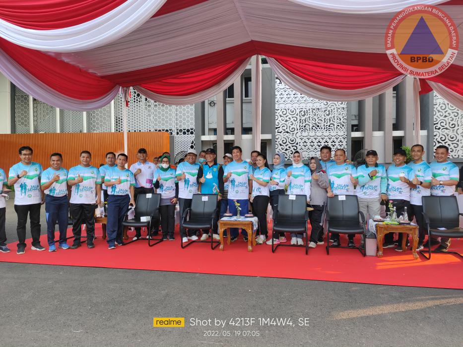 Gubernur Sumsel Yang Dibantu BPBD Sumsel Menggelar Acara Jalan Santai & Senam Bersama Dalam Rangka Memperingati Dirgahayu Provinsi Sumatera Selatan Ke 76