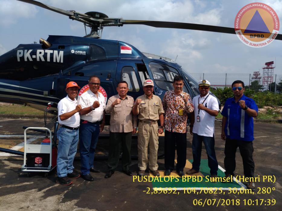 Unsur Pengarah BNPB RI Bapak Dr. Fuadi Darwis Melakukan Peninjauan Ke Posko Karhutla BPBD Provinsi Sumatera Selatan Sekaligus Melakukan Groundcek Patroli Udara Bersama Kalaksa BPBD Prov. Sumsel Bapak H. Iriansyah