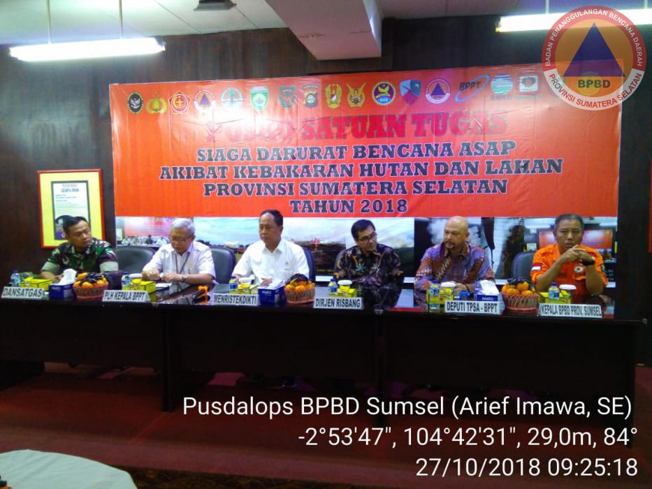Kunjungan Kerja Operasi Teknologi Modifikasi Cuaca (TMC) Untuk Penanggulangan Karhutla di Posko Siaga Darurat Bencana Asap Provinsi Sumatera Selatan Bapak Prof. H. Mohamad Nasir, Ph. D., Ak