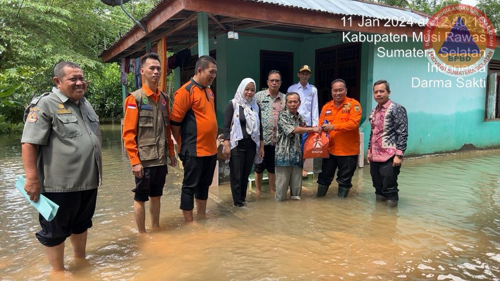 BPBD Sumsel Serahkan Bantuan Pj. Gubernur Sumsel Pada Korban Bencana Banjir di Kabupaten Musi Rawas