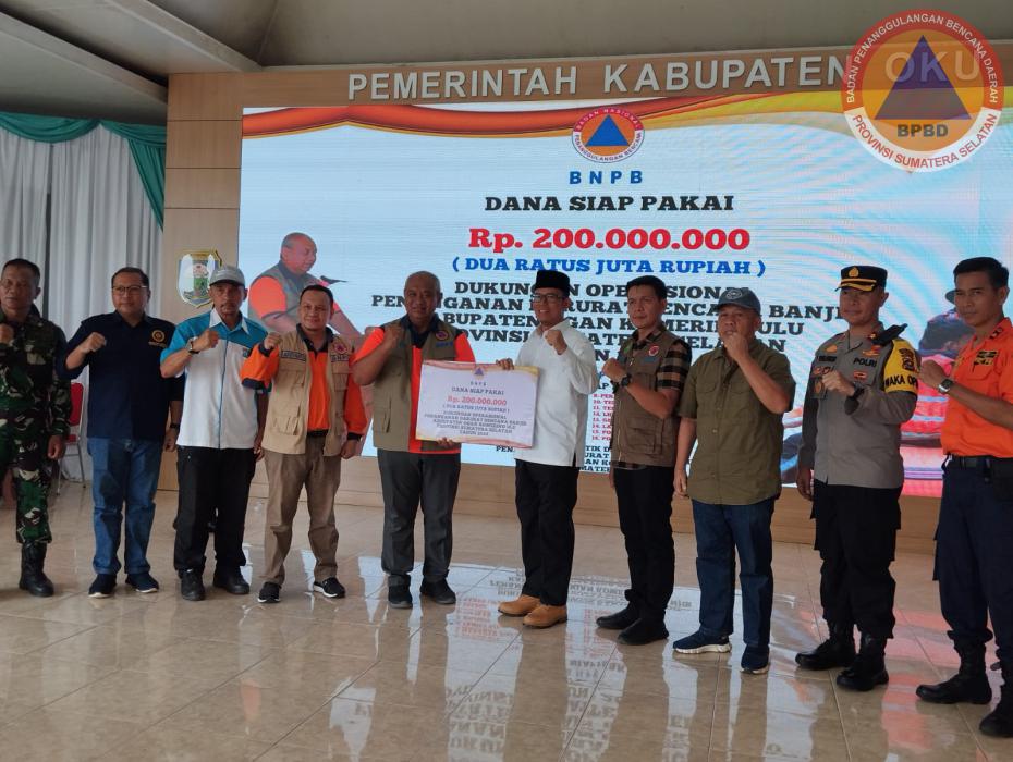 BPBD Sumsel Dampingi Kunjungan Kerja BNPB, Untuk Meninjau Lokasi Banjir Serta Serahkan Bantuan di Kabupaten OKU