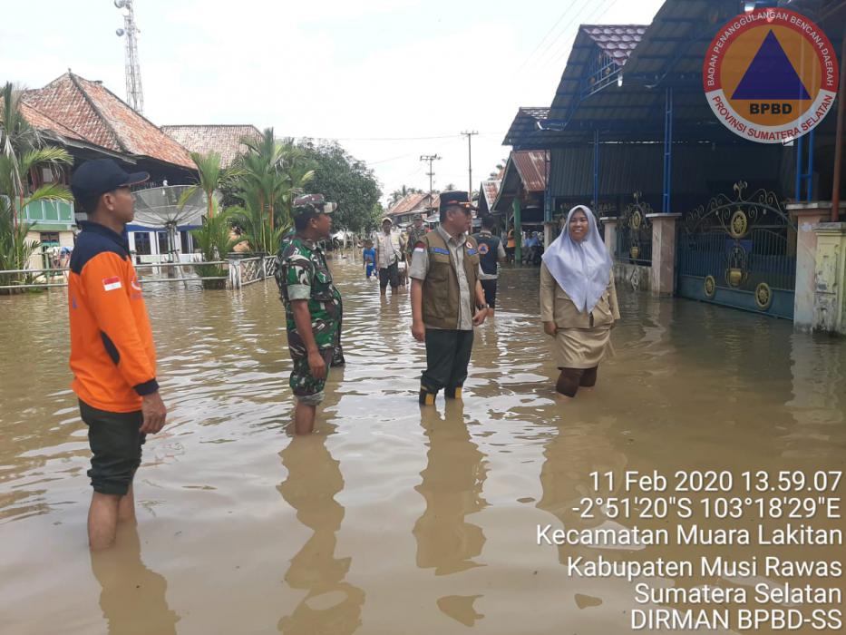 Kalaksa BPBD Prov. Sumsel Bapak H. Iriansyah Melakukan Kaji Cepat ke Lokasi Bencana Banjir di Kabupaten Musi Rawas